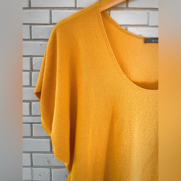 4/$20 Gyft Mustard Batwing Top - Picture 2 of 4